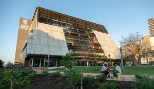 Charles Darwin University Charles Darwin University