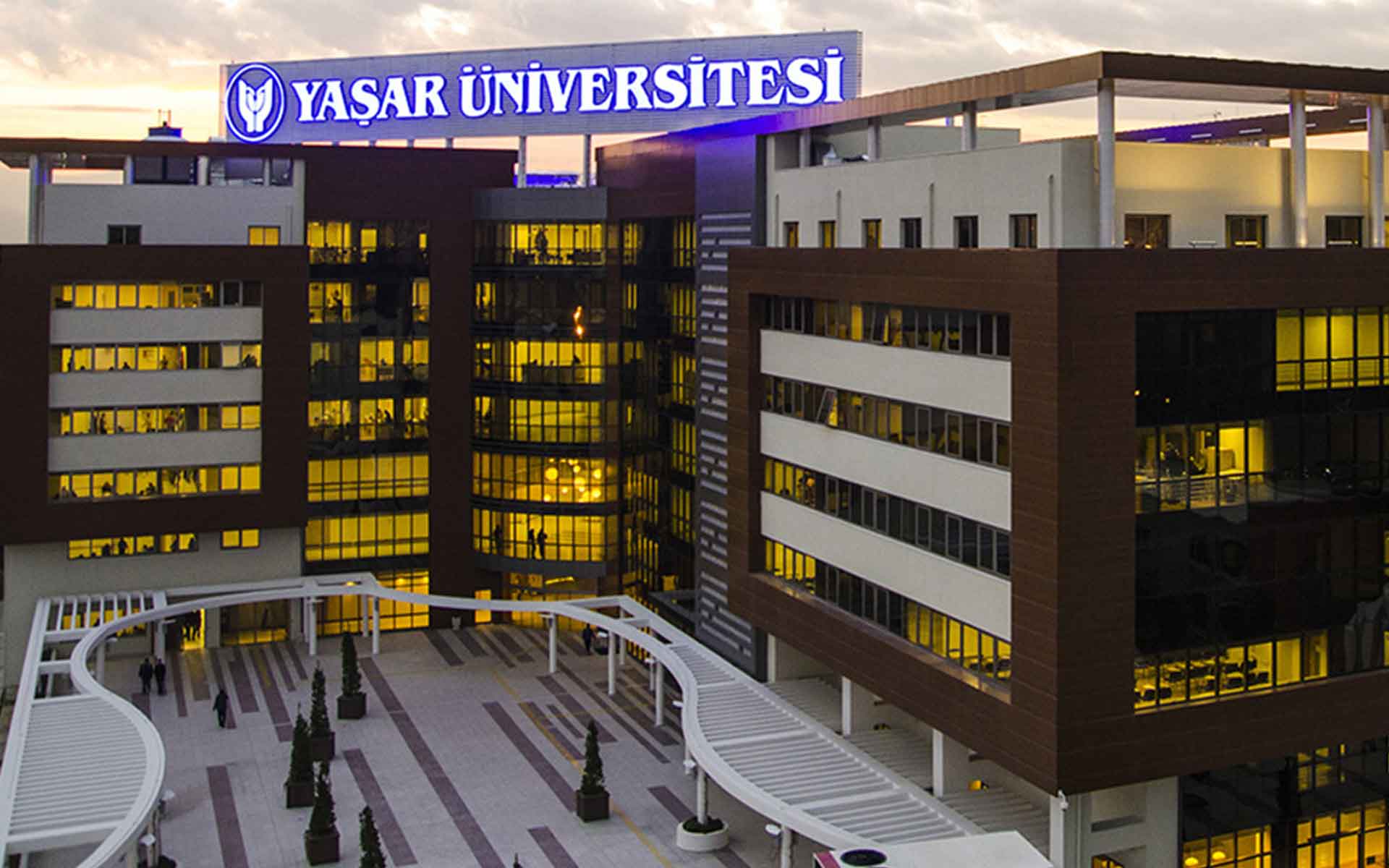 بكالوريوس في تصميم الاتصالات المرئية